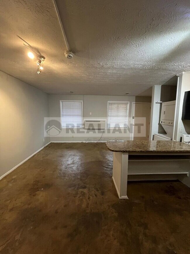 Photo - 468 N Limestone