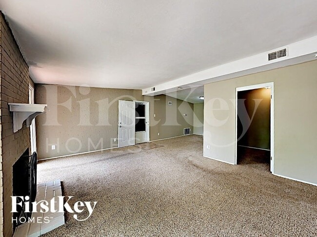 Photo - 805 Robinwood Dr