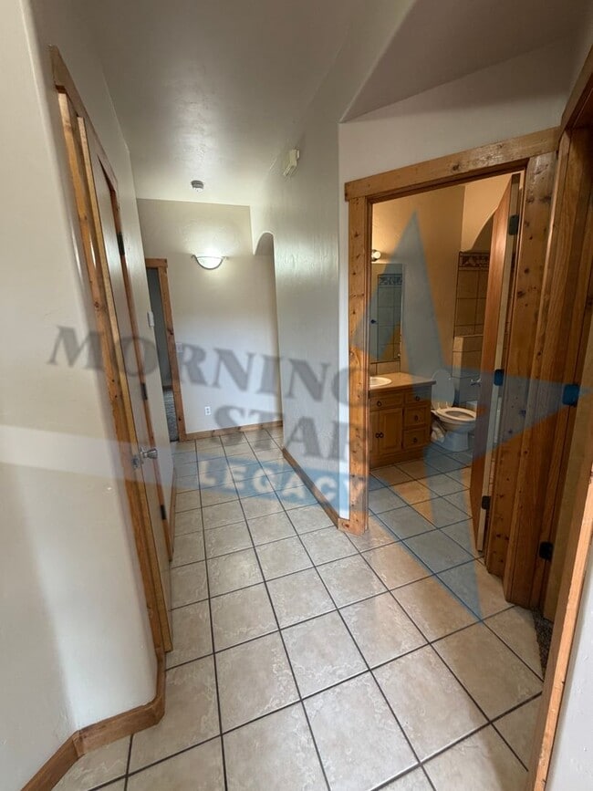 3008 Escenico Ct