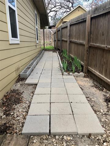 Photo - 905 Isbell Rd