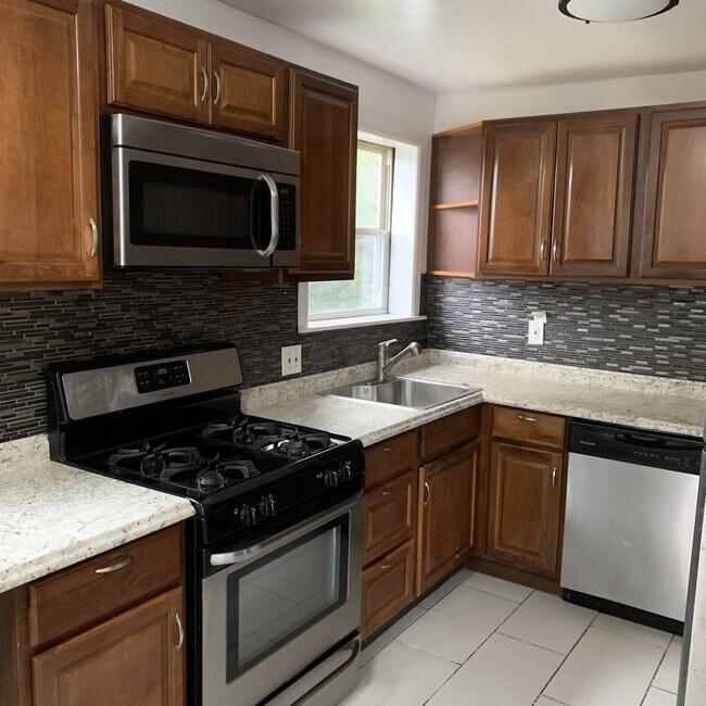 Photo - 11 Bedford Ave Unit APT J1