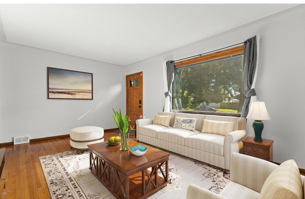 Photo - 5748 35th Ave S