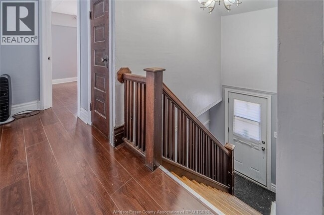 Photo - 752 Windermere Rd