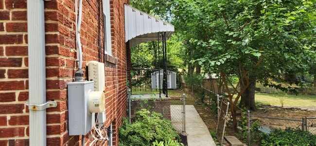 Photo - 6213 Forest Rd