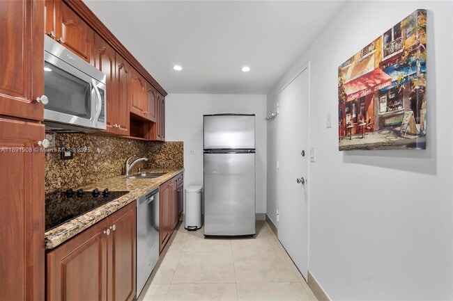 Photo - 5555 Collins Ave Unit 10P