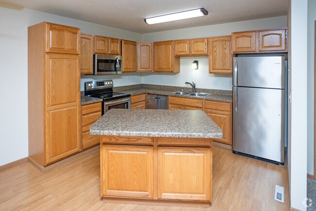 2BR, 2BA - 1,280SF - Kitchen - SOUTH HAMPTON