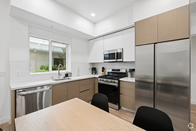 5BR, 5BA - Unit 104 - Kitchen