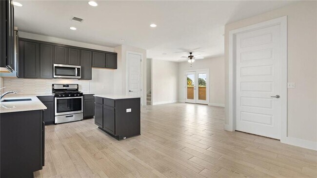 Photo - 7812 Hillock Terrace