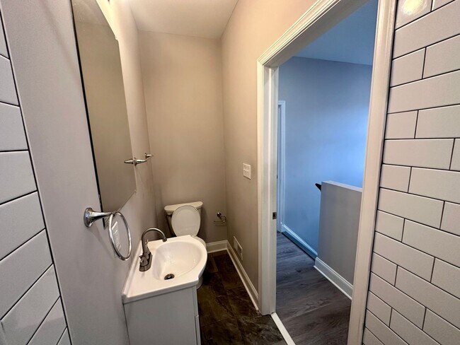 Photo - 1530 N Sydenham St Unit 1F