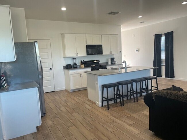 Photo - Large spacious 4 bedroom home located in cul de sac