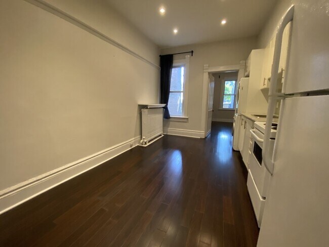 Photo - 329 Concord Ave Unité 1st Fl