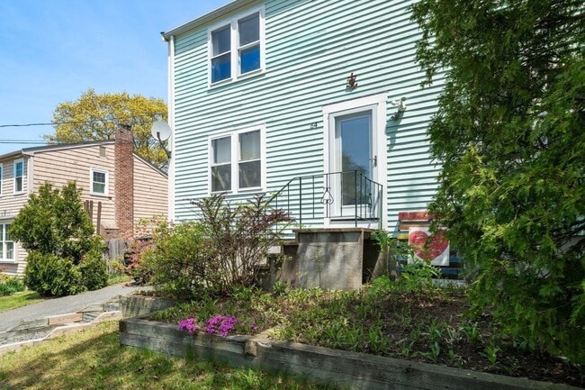 64 Winthrop Rd
