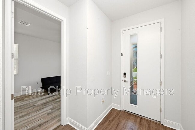 Photo - 1128 Sugarwood St