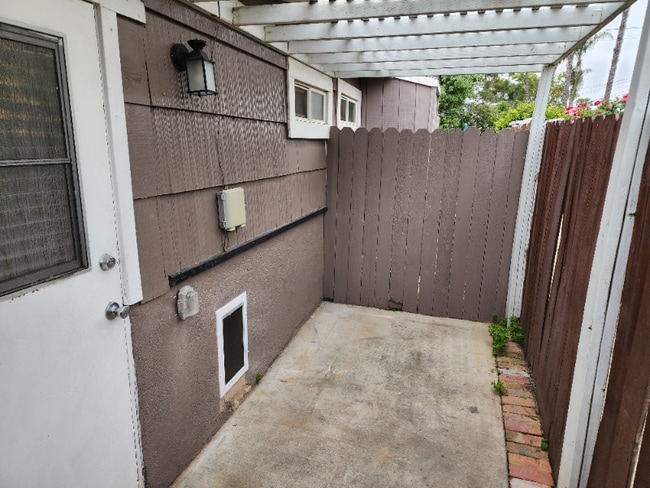 Building Photo - 715 S Pine St Unit 715