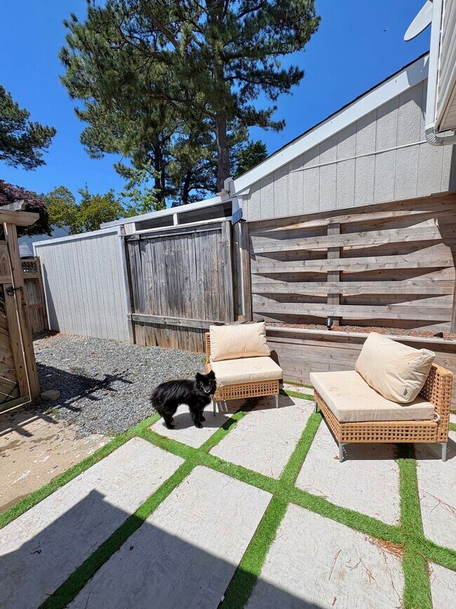Photo - 853 Cambridge Dr