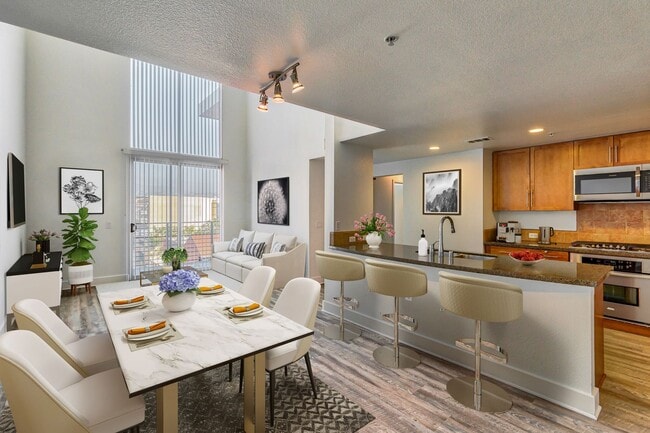 Photo - 416 on Broadway