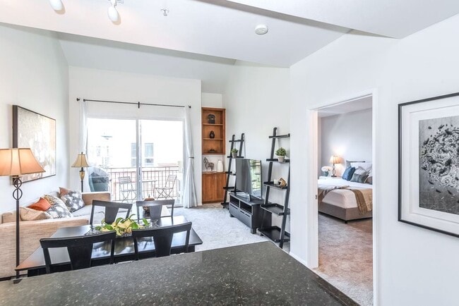 Building Photo - 4060 Glencoe Ave Unit 309