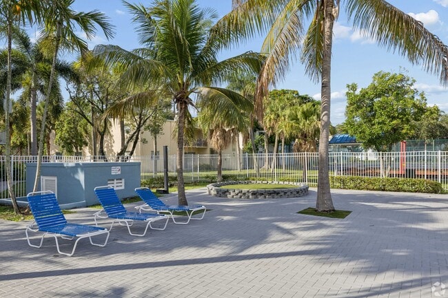 Beautiful building landscape - Clear Lake Palms