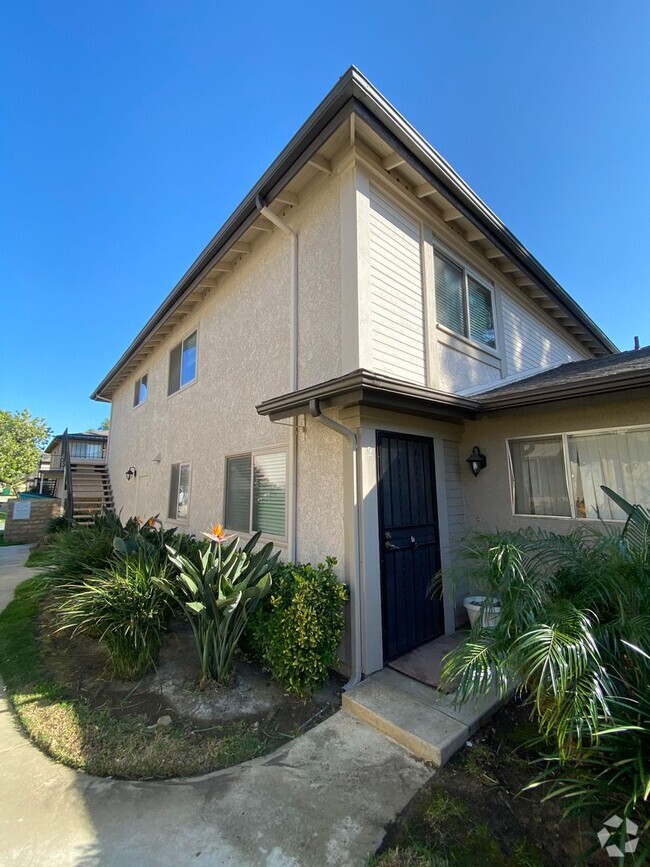 Building Photo - Vista DelMonte 2 bed, 1 bath condo with co...
