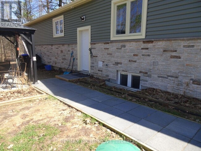 Photo - 32 Mills Cir