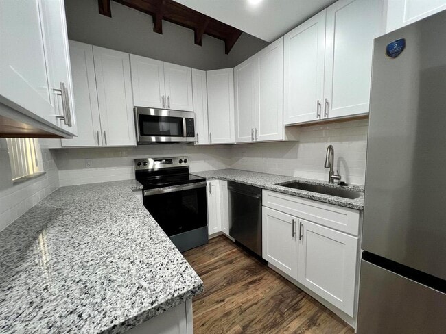 Building Photo - 10623 Royal Palm Blvd