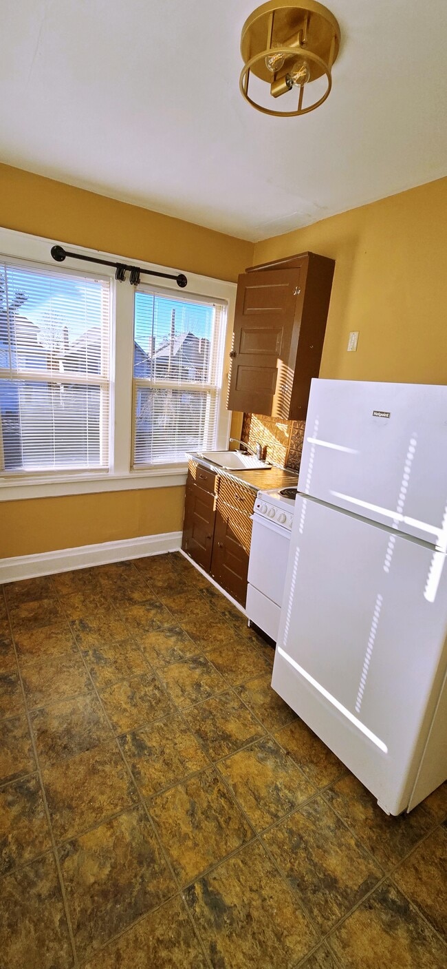 Kitchenette - 2359 Indiana Ave Unit 2359