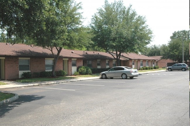 Forest Glen Apartments - Forest Glen Apartments