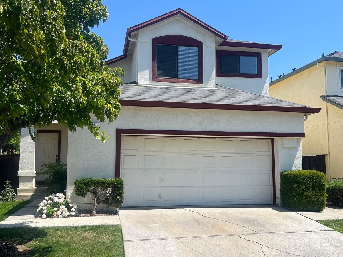 Great Two Story Home in Planned Development - Great Two Story Home in Planned Development