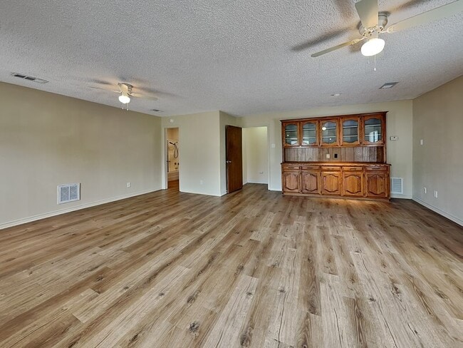 Photo - 205 Woodpark Ln