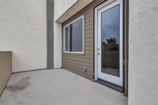 Photo - 5086 Long Beach Blvd