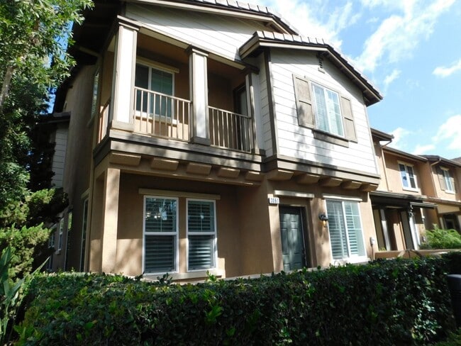 Building Photo - Beautiful 4 bed, 2.5 bath unit in Orange.