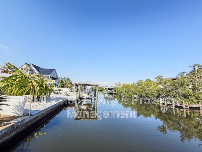 Photo - 818 Bayview Dr