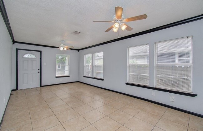 Photo - 5319 Bell St