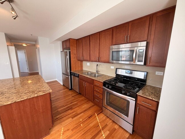 Building Photo - 1337 W Fargo Ave Unit 204