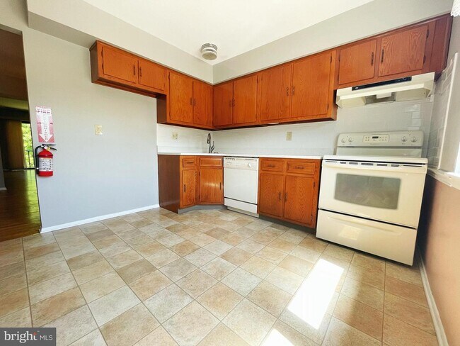 Photo - 1016 Silver Ct