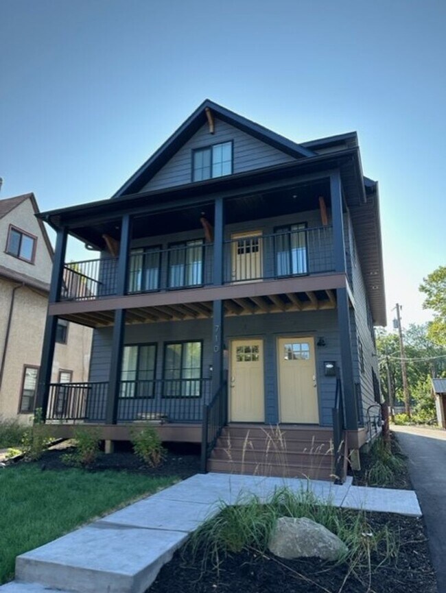 Building Photo - 710 13th Ave SE Unit 2 Rental
