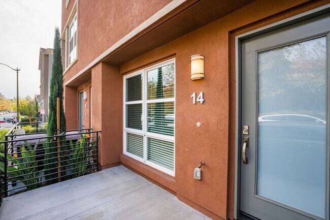 Photo - 2700 E Chaucer St Unidad 14