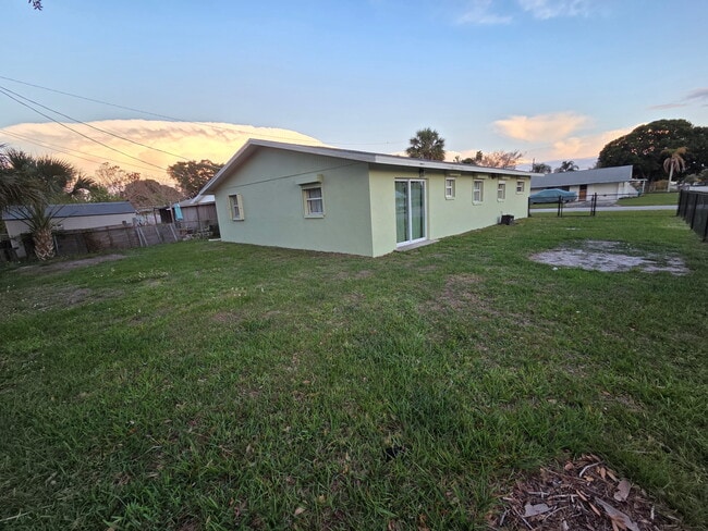 Photo - 400 Count St