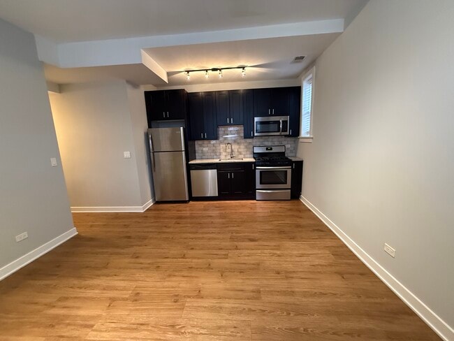 Photo - 2215 W Eastwood Ave Unit 2201-4628-G