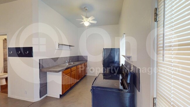 Photo - 216 E Waverly St