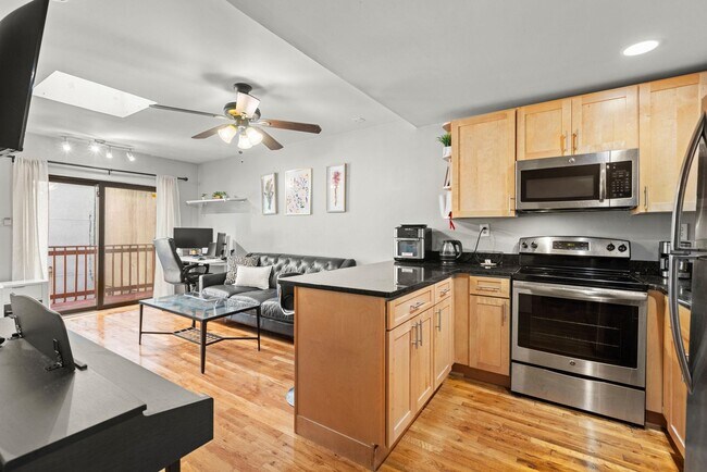 354 1st St Unit 1R