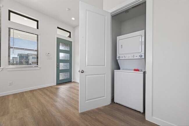 Photo - 1213 Mercantile St
