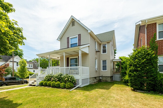 Building Photo - 405 Starkweather St Unit 1