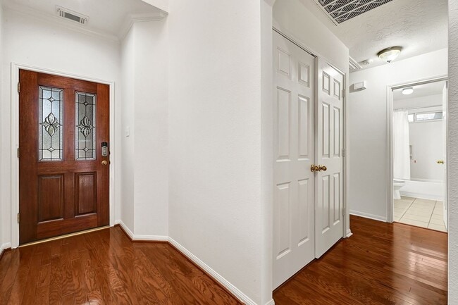 Photo - 1319 Bayport Ln