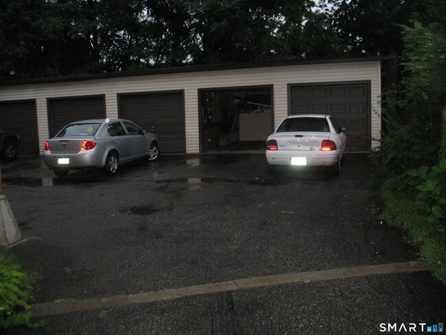 Photo - 563 Howe Ave