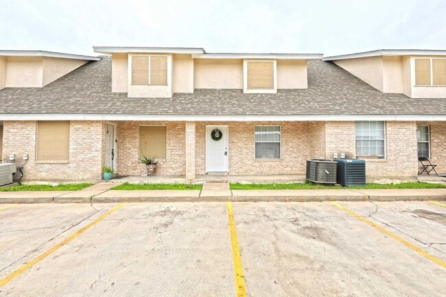 Building Photo - 8911 McPherson Rd Unit 4D
