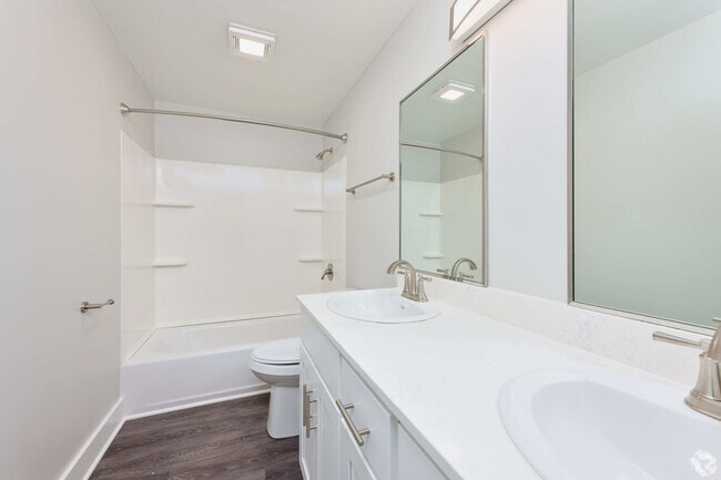 2BR, 1.5BA - 1,047SF - Bathroom