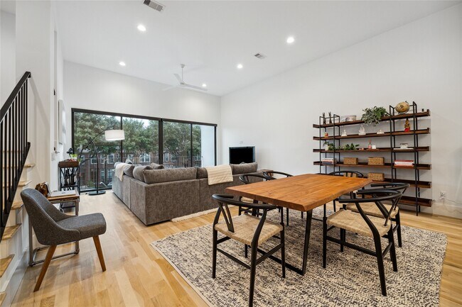 Photo - 711 Memorial Heights Dr