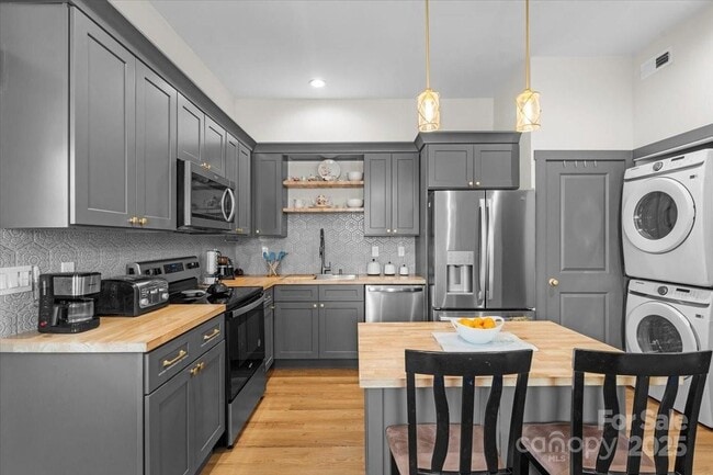 Photo - 8478 Rocky River Rd