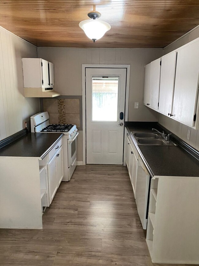 Photo - Available Now! Casa